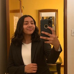 Meet your Posher, Anayely